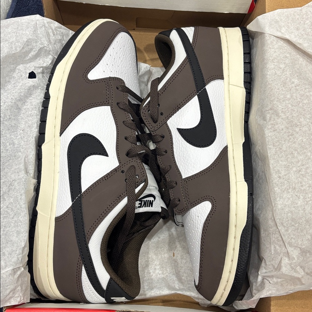 Nike Men's Black and White Sneakers